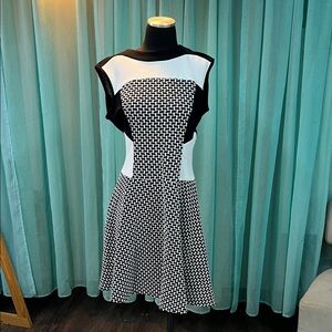 Gabby Skye Black and White Geometric Midi Dress